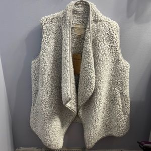 Thread & supply white Sherpa vest, size M
